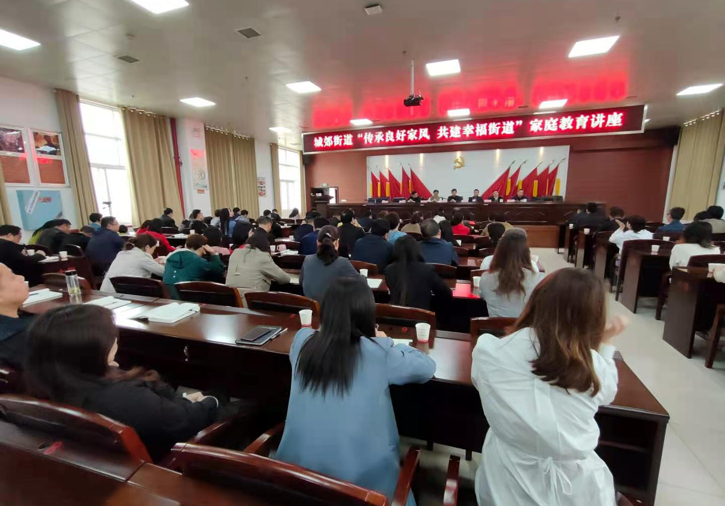 家庭教育讲座现场。通讯员 张进生 摄