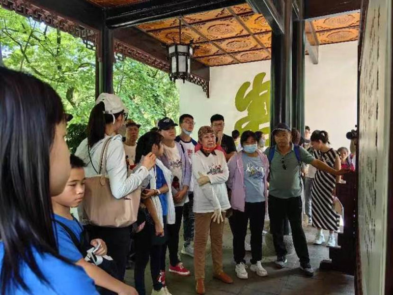 岳麓书院里寻幽访古。