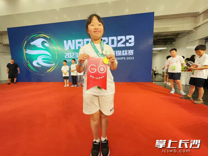 这也是廖芸晞同学率砂子塘代表队在2020世界机器人大赛VIQRC夺冠后,时隔3年再次夺冠。 这也是廖芸晞同学率砂子塘代表队在2020世界机器人大赛VIQRC夺冠后,时隔3年再次夺冠。