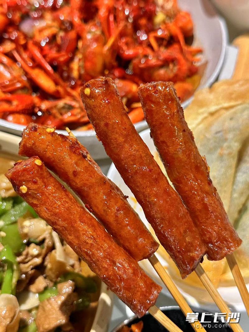 文和友出品的长沙本土地道小吃东瓜山肉肠。