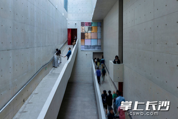 市民游客在谢子龙影像艺术馆拍照打卡。 均为馆方供图 市民游客在谢子龙影像艺术馆拍照打卡。 均为馆方供图