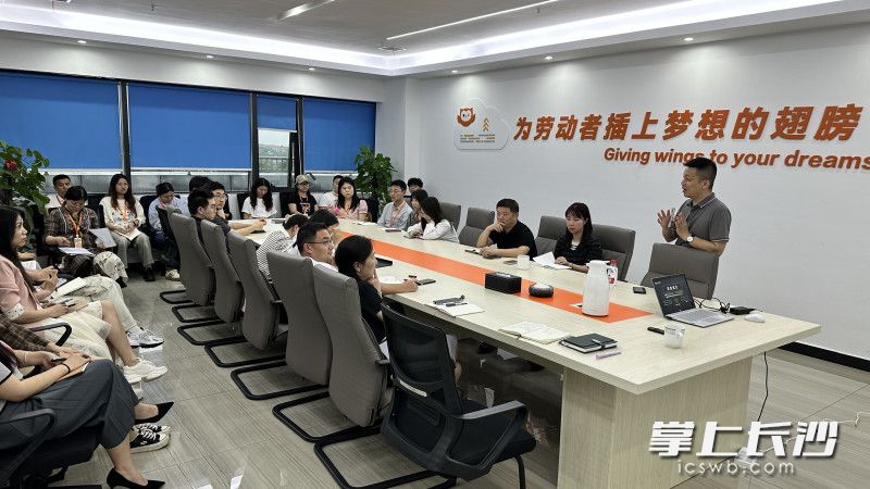 小翅科技正在组织培训。长沙晚报通讯员 吴静 供图 小翅科技正在组织培训。长沙晚报通讯员 吴静 供图