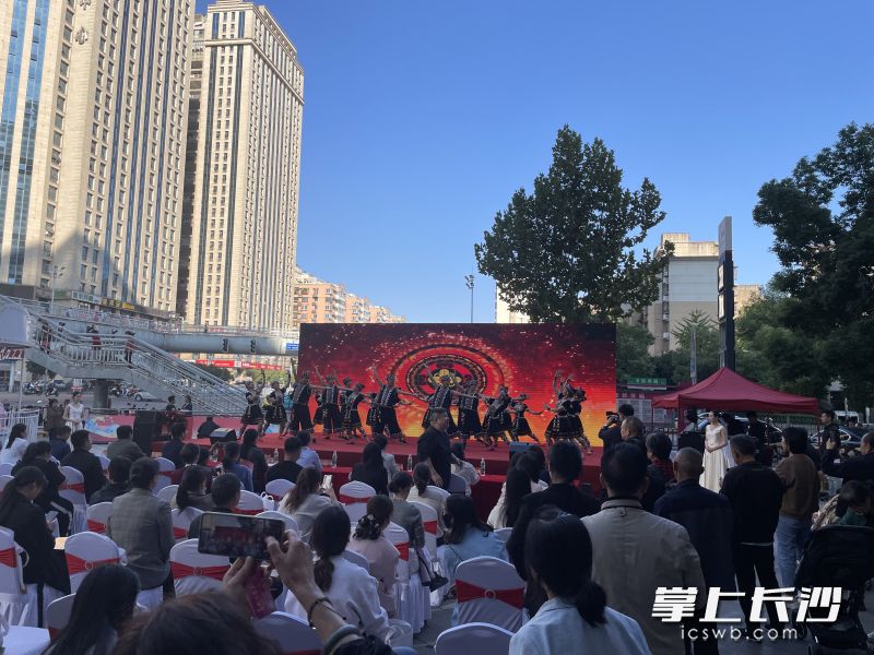 现场，老年人才艺展演活动丰富多彩。均为长沙晚报全媒体记者 吴鑫矾 摄