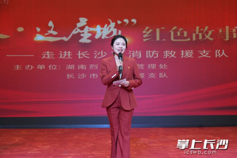 宣讲团成员在进行红色故事宣讲。 宣讲团成员在进行红色故事宣讲。