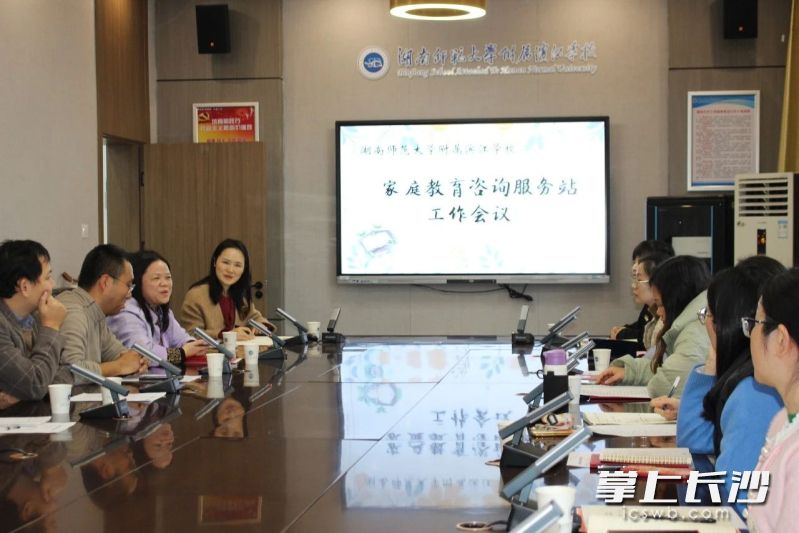 家庭教育咨询服务站将通过专业的指导和服务,帮助家长更好地理解、掌握家庭教育方法和理念。 家庭教育咨询服务站将通过专业的指导和服务,帮助家长更好地理解、掌握家庭教育方法和理念。
