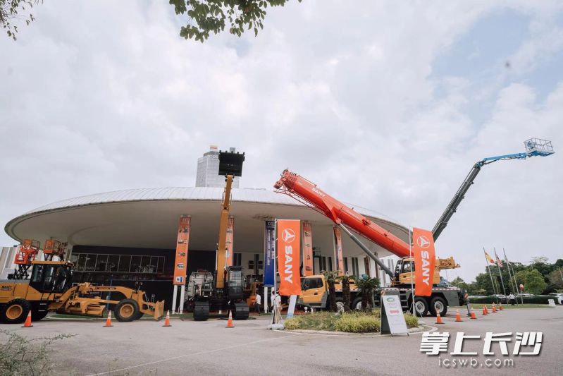 三一重工的产品亮相展会。 三一重工的产品亮相展会。