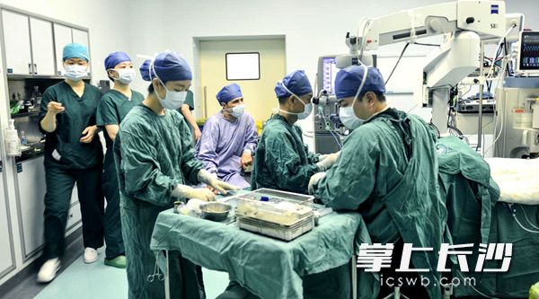 临床试验手术现场。中心供图