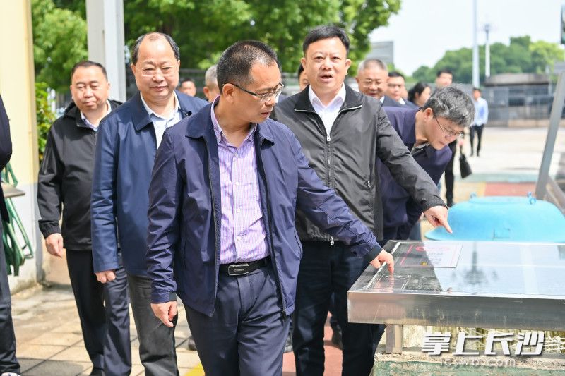 日前,市人大常委会主任罗缵吉带队前往开福区,督导检查“五一”节前安全生产工作。 长沙晚报全媒体记者 刘晓敏 摄 日前,市人大常委会主任罗缵吉带队前往开福区,督导检查“五一”节前安全生产工作。 长沙晚报全媒体记者 刘晓敏 摄