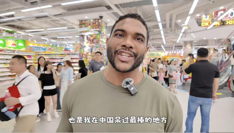 零食王国被外国游客捧为“中国之最”。