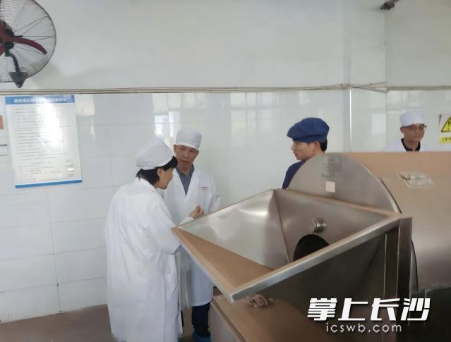 湘江新区开展化工医药企业安全风险隐患大排查大整治。  长沙晚报通讯员 向玲娅供图