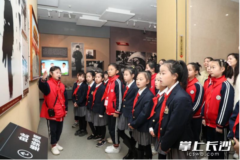 “雷小锋”已成为湖南地区具有广泛影响力的志愿服务品牌。 “雷小锋”已成为湖南地区具有广泛影响力的志愿服务品牌。