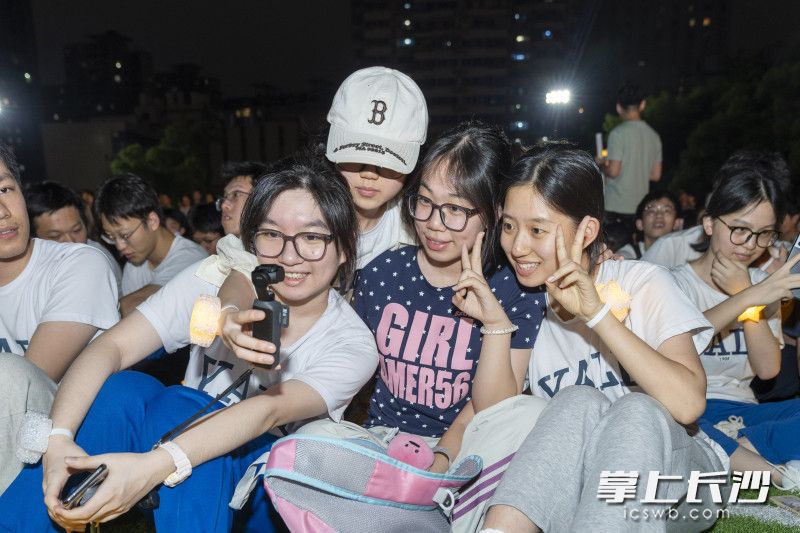 同学们留下珍贵的回忆。