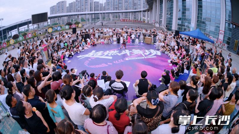 停机坪变“斗舞场”。均为通讯员供图