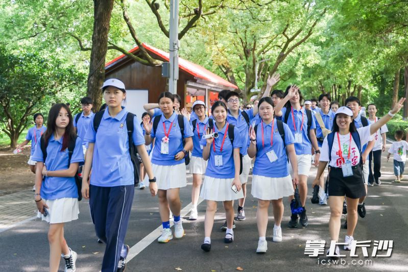7月8日，60余名海外华裔青少年走进湖南湘江新区，开展文化研学。 通讯员 袁美雄 供图