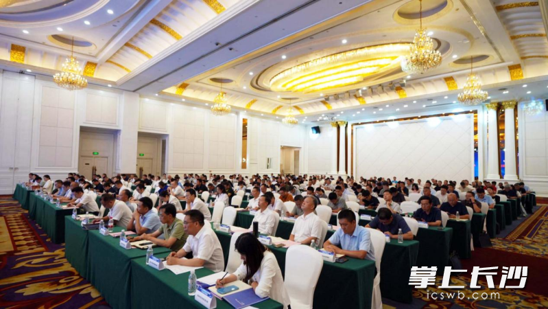 2026鄂湘两省工程机械产业合作对接会现场。长沙晚报通讯员  易丹供图