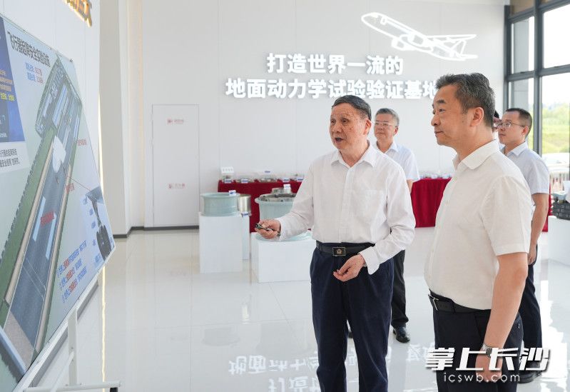 陈竞调研大飞机地面动力学试验平台。