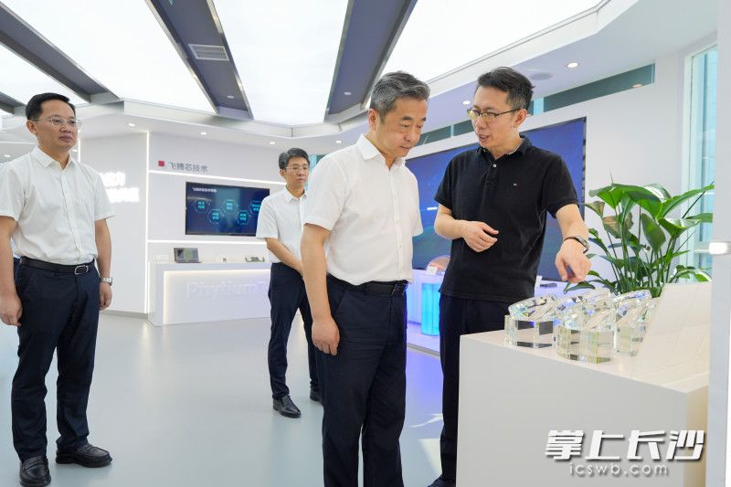 7月13日，副省长、市委书记陈竞在开福区调研经济社会发展情况，来到飞腾技术（长沙）有限公司。