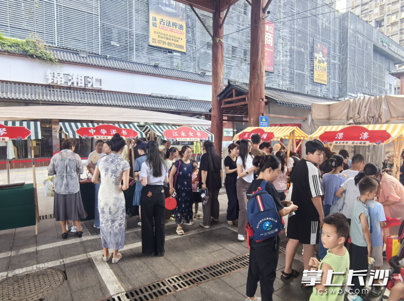 守艺人工匠集市。 守艺人工匠集市。