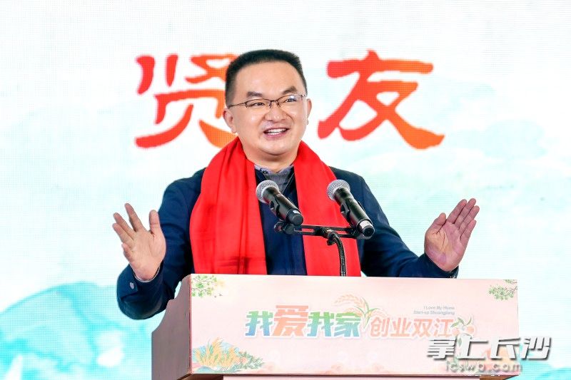作为宁乡双江口镇乡贤，胡大为经常为家乡的发展建言献策。长沙晚报全媒体记者 陈飞 摄