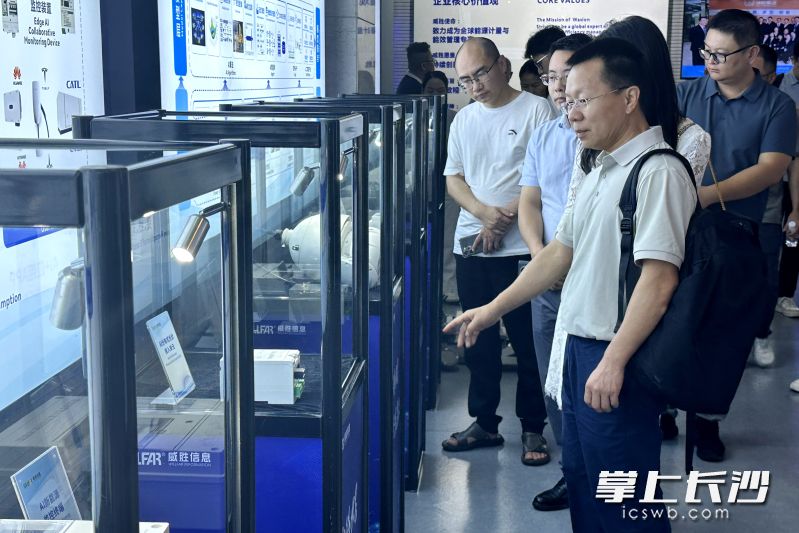 与会企业代表实地了解威胜控股各类产品,学习龙头企业的出海经验。 与会企业代表实地了解威胜控股各类产品,学习龙头企业的出海经验。