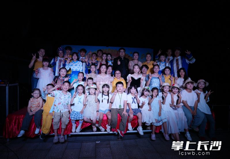 7月18日晚，“五彩隆兴坳”夏日音乐会举办。通讯员 李奕菲 黄晋 供图