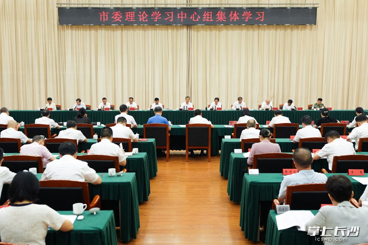 7月21日，市委理论学习中心组围绕“深入学习贯彻习近平总书记在庆祝中国共产党成立105周年大会上的重要讲话精神和习近平党建思想”开展集体学习。 长沙晚报全媒体记者 郭雨滴 摄