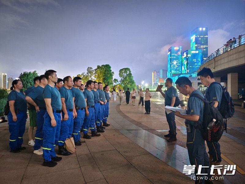 集结待命。均为长沙晚报通讯员 曾劲玉 供图 集结待命。均为长沙晚报通讯员 曾劲玉 供图