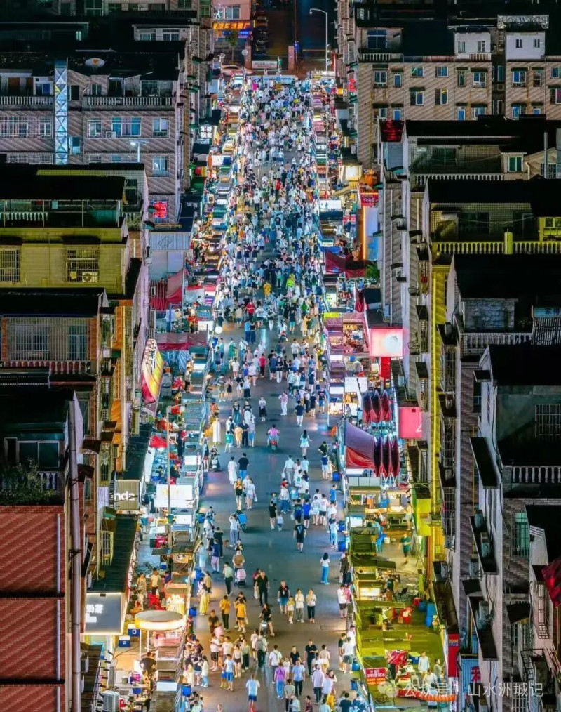 四方坪夜市是长沙城北最具烟火气息的夜间地标。除署名外均为 资料图片 四方坪夜市是长沙城北最具烟火气息的夜间地标。除署名外均为 资料图片