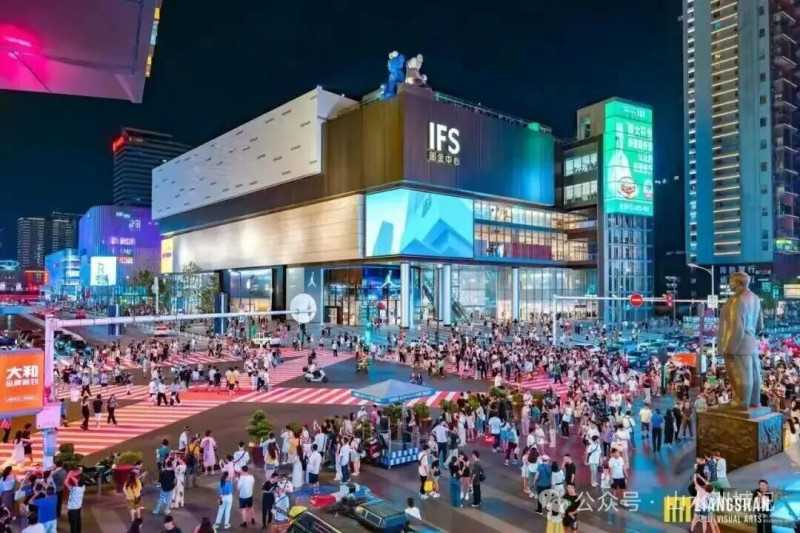 长沙夜间消费占全天消费比重的60%,从业人员数量超过100万人。 长沙夜间消费占全天消费比重的60%,从业人员数量超过100万人。