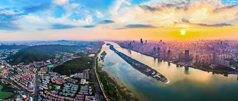 湘江奔流不息,长沙向上不止。彭福宗 摄 湘江奔流不息,长沙向上不止。彭福宗 摄