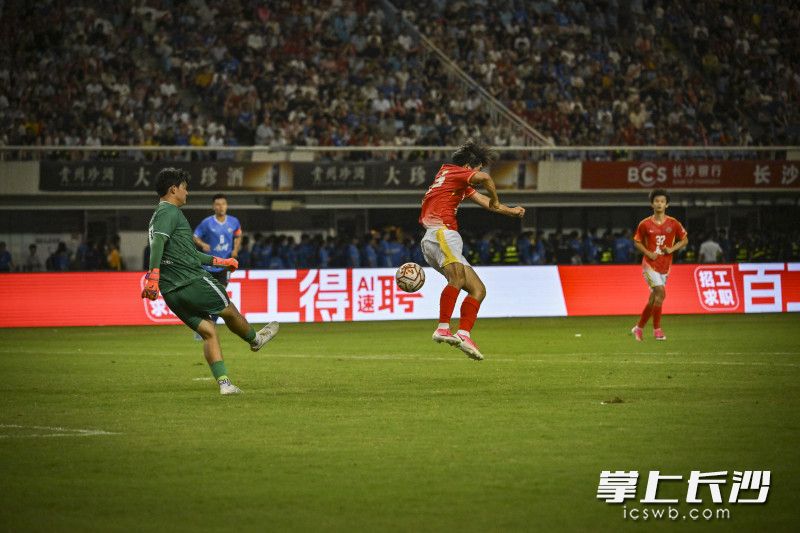 永州队门将出现失误，长沙队再进一球。