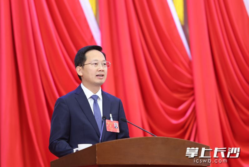 开福区委书记周海毅表示,开福要有坚定一年抓成几件事的决心,保持几年干成一件事的定力。 均为开福融媒供图 开福区委书记周海毅表示,开福要有坚定一年抓成几件事的决心,保持几年干成一件事的定力。 均为开福融媒供图