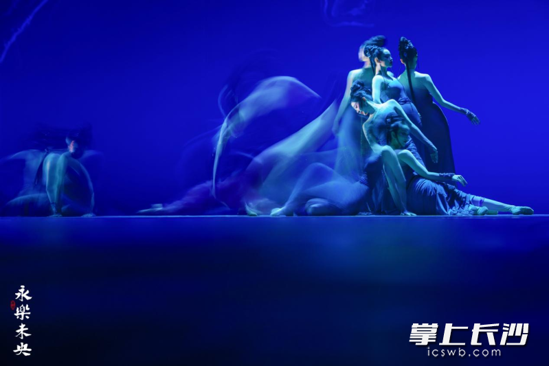 剧中多个核心舞段实现了“文物起舞”的创意表达。 剧中多个核心舞段实现了“文物起舞”的创意表达。