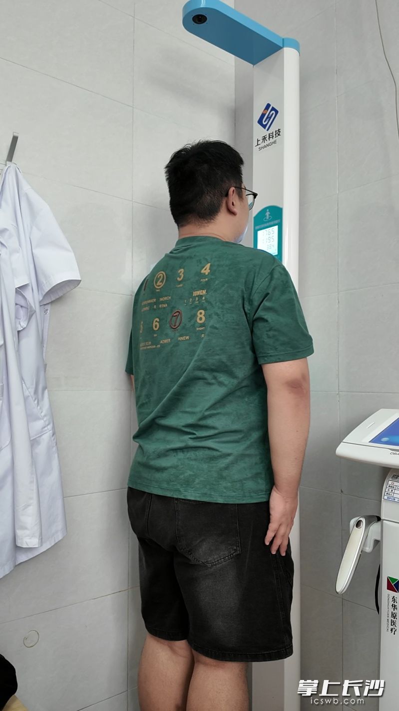 在长沙市体育医院,医生强调,减重要树立健康生活方式,从重“治疗”到重“预防”。 在长沙市体育医院,医生强调,减重要树立健康生活方式,从重“治疗”到重“预防”。