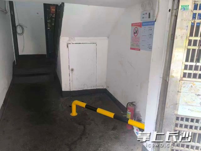 楼道空间恢复整洁通畅。 楼道空间恢复整洁通畅。