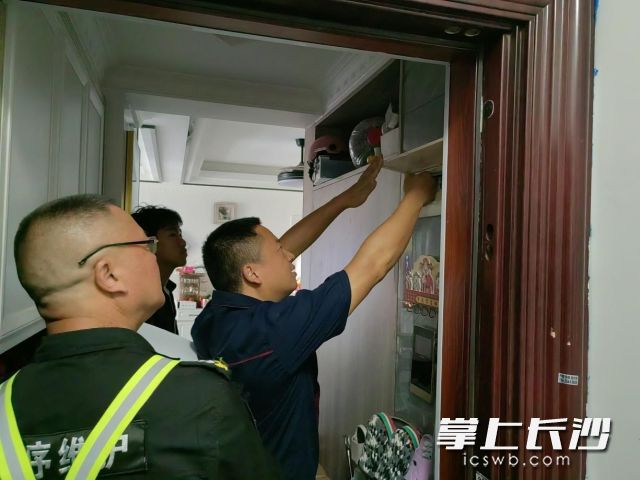 上门检查住户电闸情况，排查电气安全隐患。