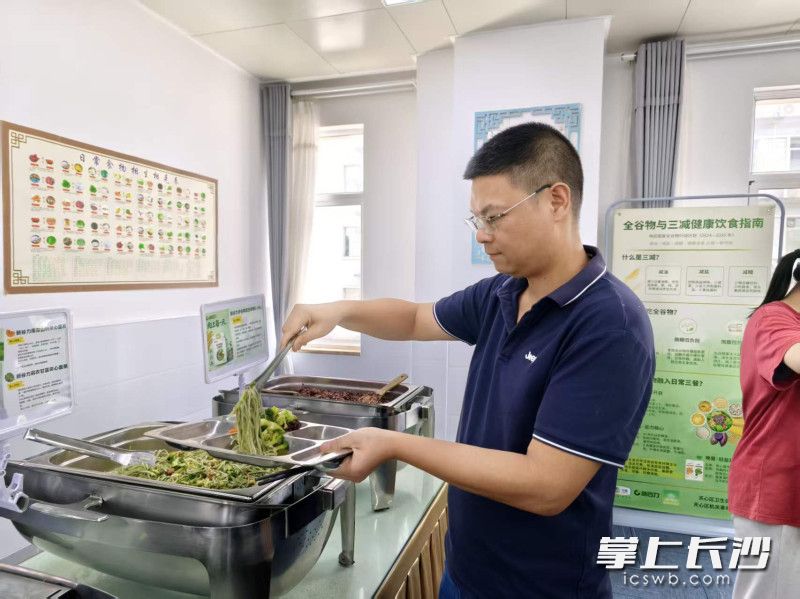 食堂为大家精心烹饪少油少盐特色菜品。 均为长沙晚报通讯员岳婷婷供图 食堂为大家精心烹饪少油少盐特色菜品。 均为长沙晚报通讯员岳婷婷供图