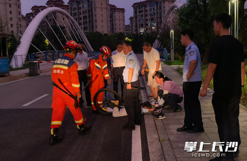 事故现场。 均为长沙晚报通讯员宾顺富摄
