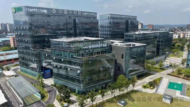 马栏山音视频装备产业园8月20日正式开园。除署名外均为长沙晚报全媒体记者 易亿 摄 马栏山音视频装备产业园8月20日正式开园。除署名外均为长沙晚报全媒体记者 易亿 摄