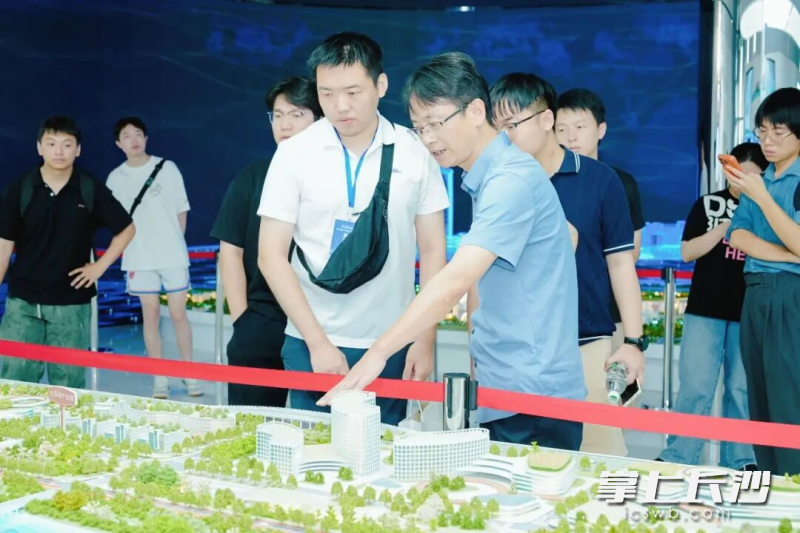走访省内园区和科创平台。 走访省内园区和科创平台。
