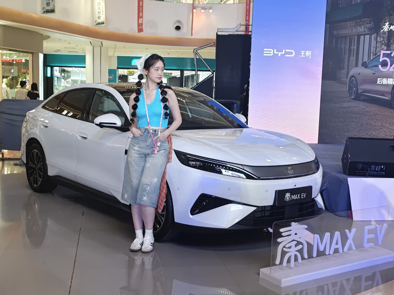 全新比亚迪秦MAX登陆长沙。 实习生卿海贝 摄 全新比亚迪秦MAX登陆长沙。 实习生卿海贝 摄