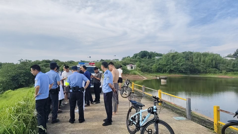 救援现场。 救援现场。