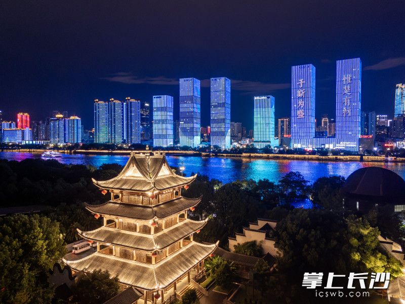 今晚，千年文脉“照亮”一江两岸。 均为长沙晚报全媒体记者郭雨滴摄