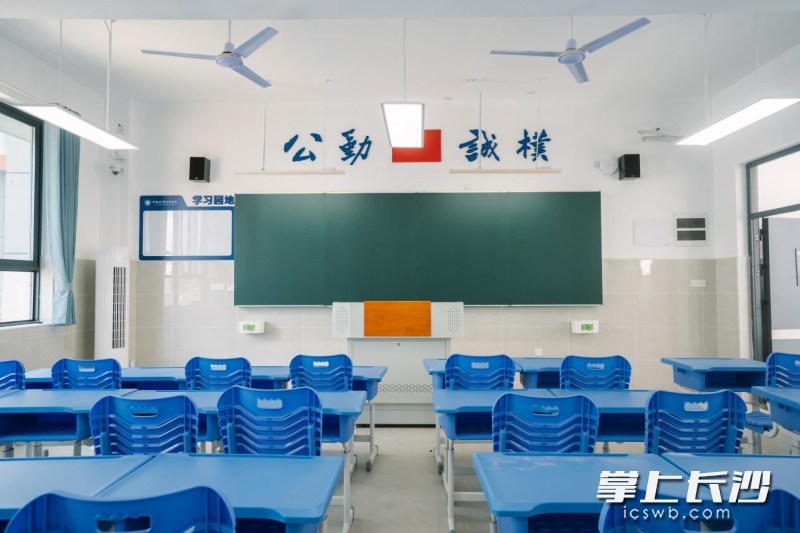 宽敞明亮的教室。