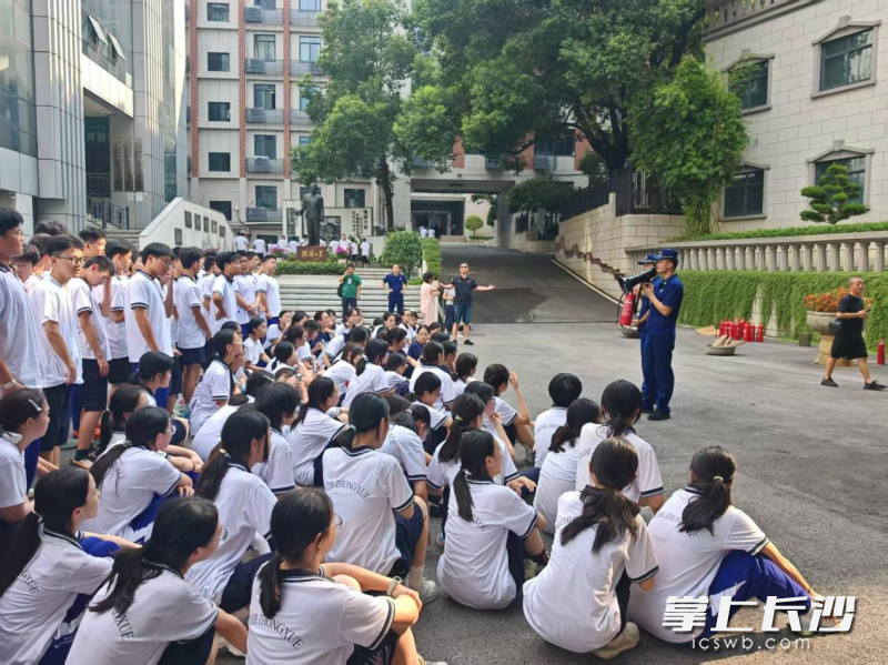 图为授课时的场景。 通讯员 徐秋华 摄 图为授课时的场景。 通讯员 徐秋华 摄