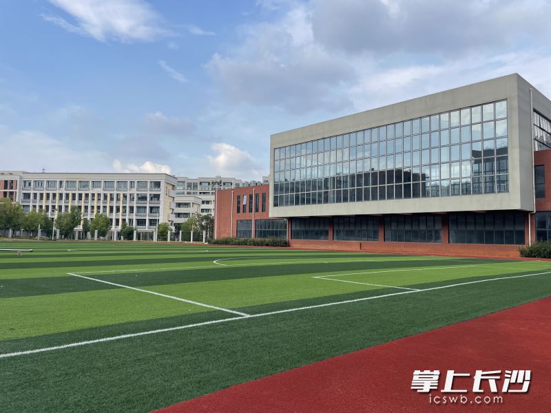 湖南师大附中洋湖中学(拟定名)体育场。 通讯员 贺炜石 供图 湖南师大附中洋湖中学(拟定名)体育场。 通讯员 贺炜石 供图