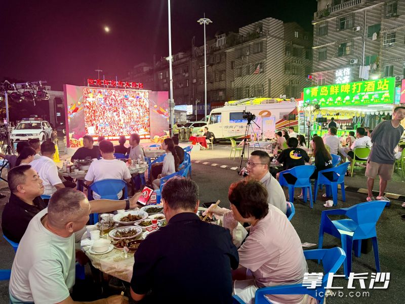 赛事助燃夜市。