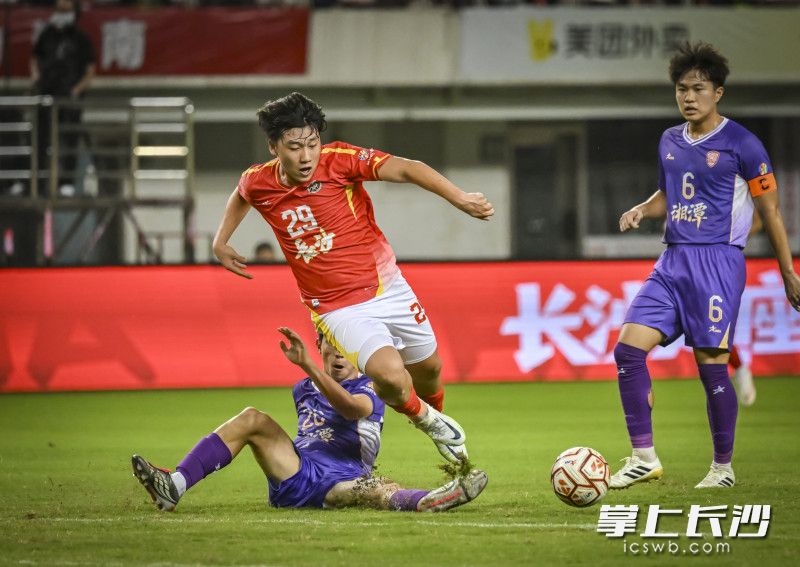 长沙队李悦宁带球突破。 均为长沙晚报全媒体记者余劭劼摄