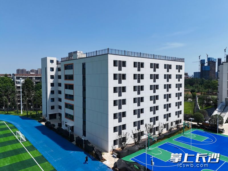 养粹楼(学生宿舍)。 养粹楼(学生宿舍)。