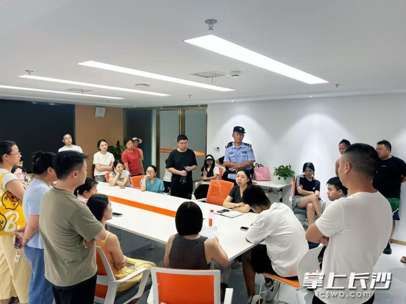 上下联动,社区暖心化解数百居民烦心事。长沙晚报通讯员 贺嘉俊 供图 上下联动,社区暖心化解数百居民烦心事。长沙晚报通讯员 贺嘉俊 供图